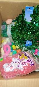 lot 3448 image: Easter and St. Patricks Day Decor