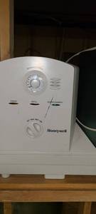 lot 3468 image: Honeywell Humidifier