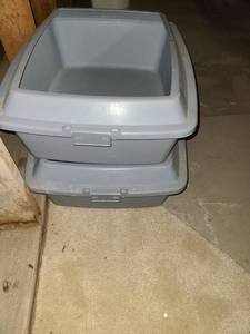 lot 3472 image: Kitty Litter Boxes. 2 Total