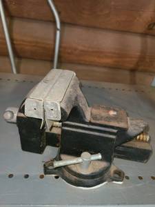 lot 4011 image: Vise .