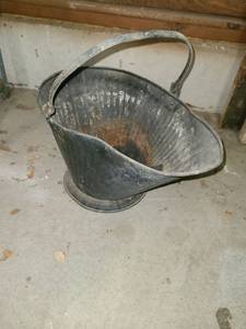 lot 4018 image: Metal  Ash Can
