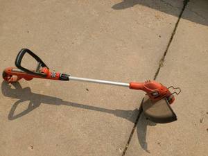 lot 4029 image: Black and Decker Weed Eater Red in Color. Electric. 14