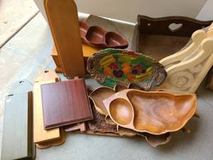 lot 4033 image: ARTS & CRAFTS. Wood for Painting projects . Lots of Miscellaneous Wood for all your Art Projects. Dont forget XMAS is just around the corner