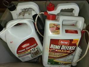 lot 4059 image: ORTHO Home Defense. Insect Killer. 4 containers