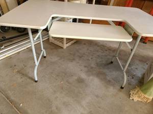lot 4072 image: Computer Desk. 29 tall x 48 wide x 30 deep.