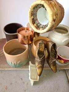 lot 4084 image: Pots for Plants. Various Sizes and Shapes