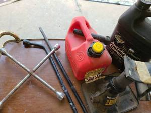 lot 4091 image: Car Accessories. Car Jack, 4 way, Tire Iron, and 1 Gallon gas can