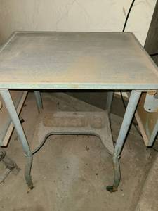 lot 4140 image: Vintage Metal Typing Table 27 tall x 34 x 14