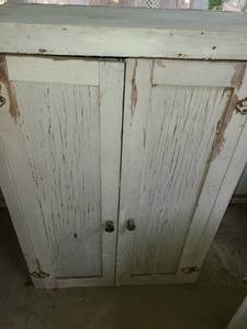 lot 5007 image: Vintage Cabinet with 3 Shelves. 38 x 27 x 13