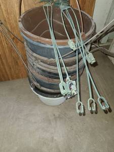 lot 5009 image: 10 Pcs. Plastic Hanging Baskets