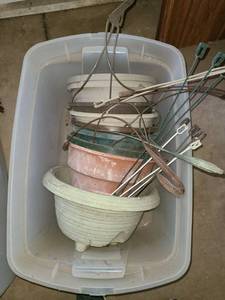 lot 5010 image: q0 Pcs. Plastic Hanging Baskets