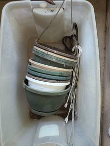 lot 5011 image: 10 Pcs. Plastic Hanging Baskets