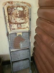 lot 5022 image: Costco 5FT. Step Ladder.