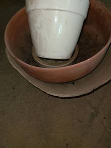lot 5031 image: 4 Ceramic Pots. The largest being 14.5 in diameter
