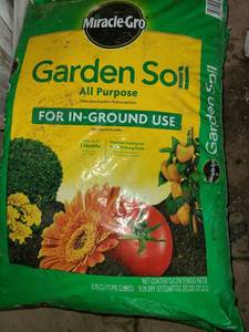 lot 5035 image: 4 Bags 19.29 Dry QT MIRACLE GROW Garden Soil All Purpose