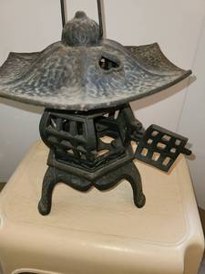 lot 5039 image: Cast Iron Oriental Pagoda Yard Lantern