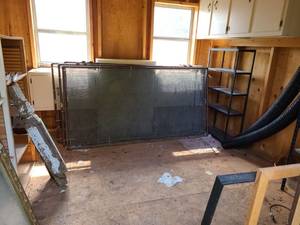lot 5108 image: CONTENTS OF SHED..DOESNT include white cabinets that are Attached