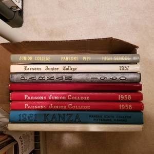 lot 2023 image: Assorted yearbooks