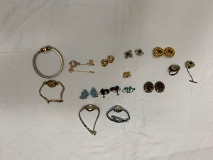 lot 1522 image: Ladies Jewelry