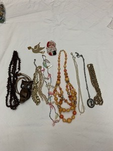 lot 1519 image: Nine necklaces and two pendants