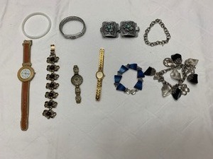 lot 1521 image: Ladies Jewelry