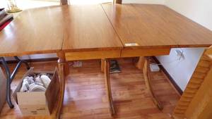 lot 9333 image: ANTIQUE DROP-LEAF DINING TABLE