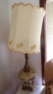 lot 9352 image: TABLE LAMP