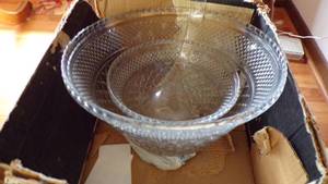 lot 9353 image: PUNCH BOWL SET WBOX OF EXTRA CUPS