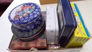 lot 9382 image: ASST. TINS