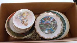 lot 9383 image: COLLECTIBLE PLATES