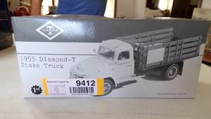 lot 9412 image: 1955 DIAMOND T STAKE TRUCK DIE CAST