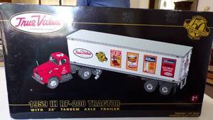 lot 9414 image: 1959 IH  RF-200 TRACTOR TRAILER DIE CAST