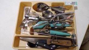 lot 9445 image: KITCHEN UTENSILS