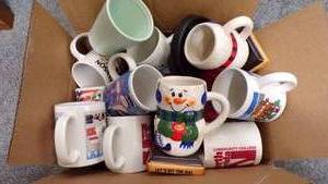 lot 9482 image: CUPS AND THERMOSES