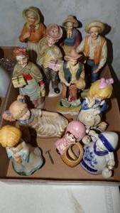 lot 9495 image: FIGURINES