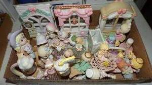 lot 9496 image: PRECIOUS MOMENTS FIGURINES