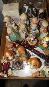 lot 9535 image: FIGURINES