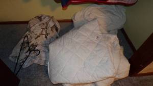 lot 9542 image: MISC. BLANKETS