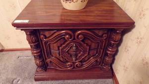 lot 9545 image: BEDSIDE STAND WSTORAGE