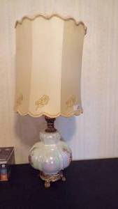lot 9563 image: TABLE LAMP