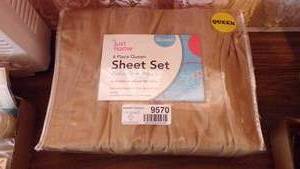 lot 9570 image: NEW QUEEN SHEET SET