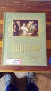 lot 9609 image: RED LETTER BIBLE - LIKE NEW