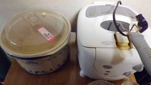 lot 9618 image: DEEP FRYER AND CROCK POT