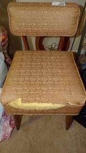 lot 9628 image: VANITY CHAIR