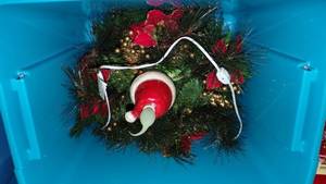 lot 9637 image: HOLIDAY DECOR