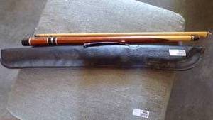 lot 9680 image: POOL CUE WBAG
