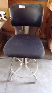 lot 9692 image: BAR STOOL