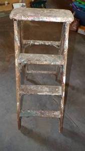 lot 9705 image: SMALL STEP LADDER