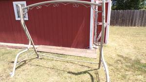 lot 9710 image: YARD SWING FRAME - NEEDS REPAIR