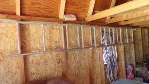 lot 9717 image: ALUMINUM EXTENSION LADDER - 16